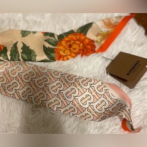 NWT Burberry Scarf 180 x 8cm